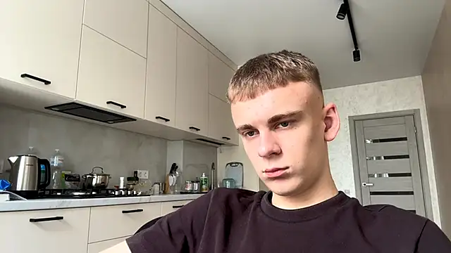 Show modela SoloFury na web-kameri