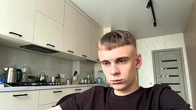 Show modela SoloFury na web-kameri