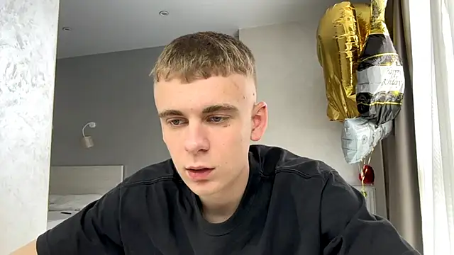 Show modela SoloFury na web-kameri