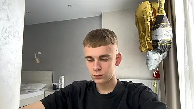 Show modela SoloFury na web-kameri