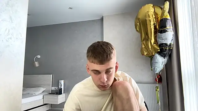 Show modela SoloFury na web-kameri