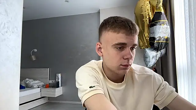 Show modela SoloFury na web-kameri
