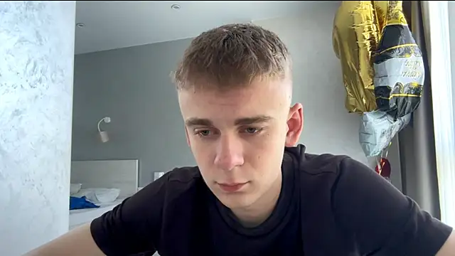Show modela SoloFury na web-kameri