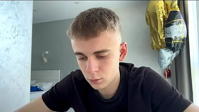 Show modela SoloFury na web-kameri