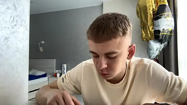 Show modela SoloFury na web-kameri