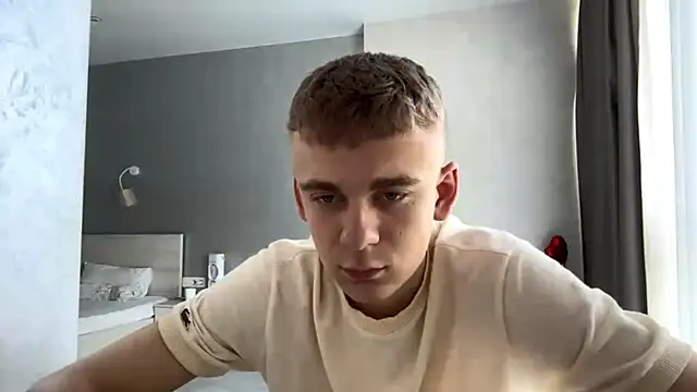 Show modela SoloFury na web-kameri