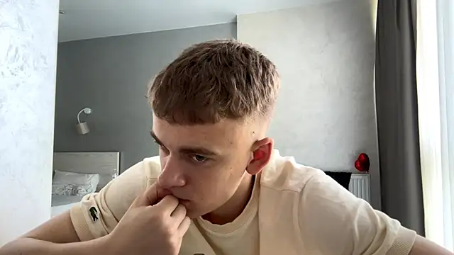 Show modela SoloFury na web-kameri