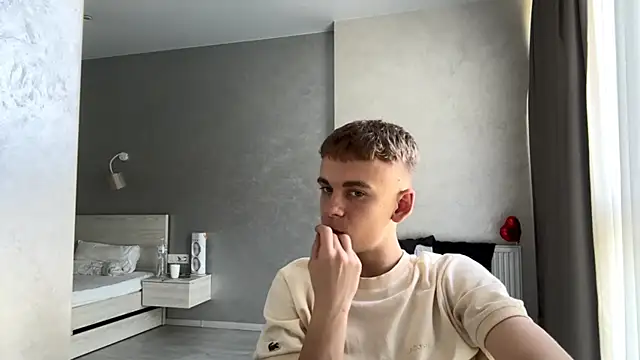 Show modela SoloFury na web-kameri