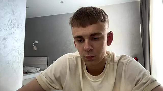 Show modela SoloFury na web-kameri
