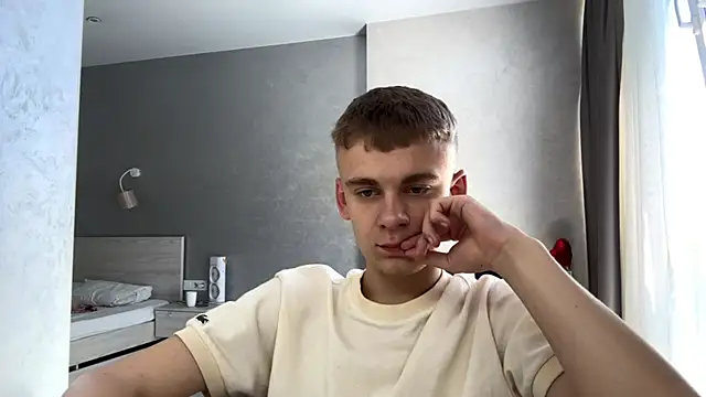 Show modela SoloFury na web-kameri