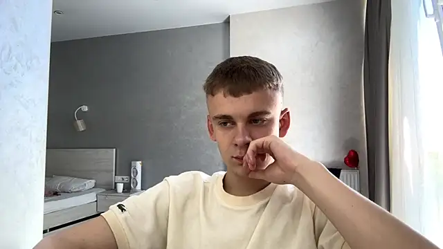 Show modela SoloFury na web-kameri