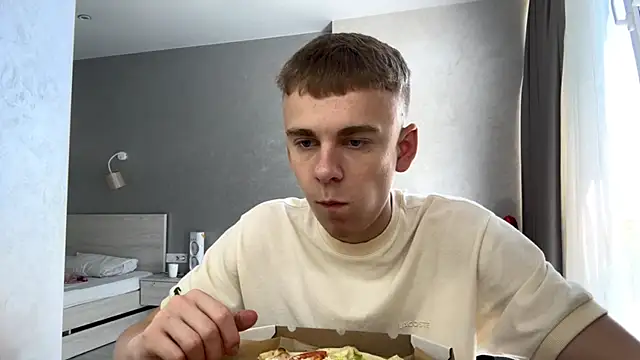 Show modela SoloFury na web-kameri