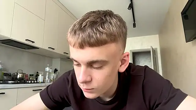 Show modela SoloFury na web-kameri