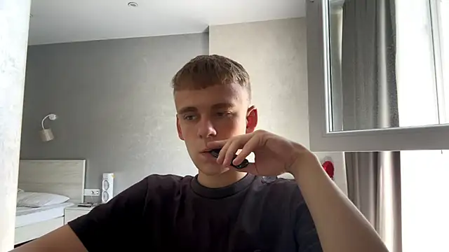Show modela SoloFury na web-kameri