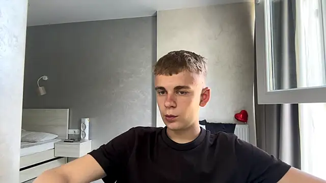 Show modela SoloFury na web-kameri
