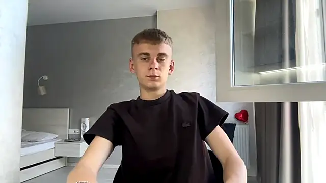 Show modela SoloFury na web-kameri
