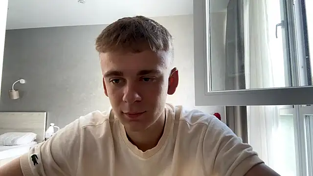 Show modela SoloFury na web-kameri