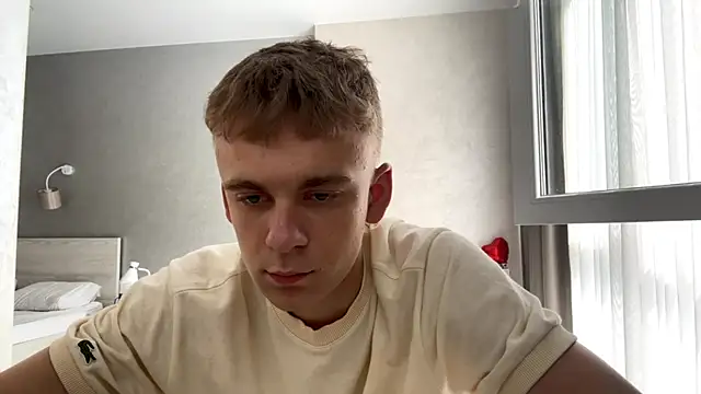 Show modela SoloFury na web-kameri