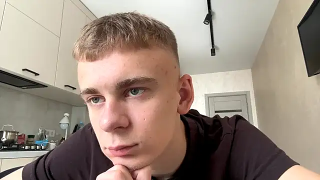 Show modela SoloFury na web-kameri