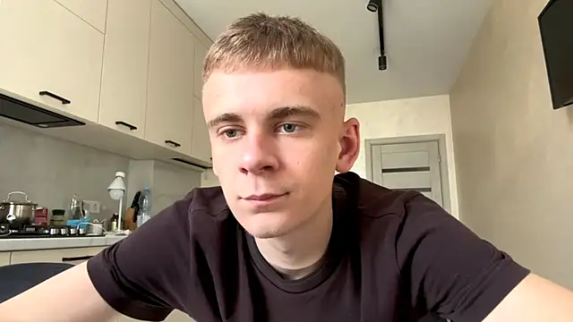 Show modela SoloFury na web-kameri