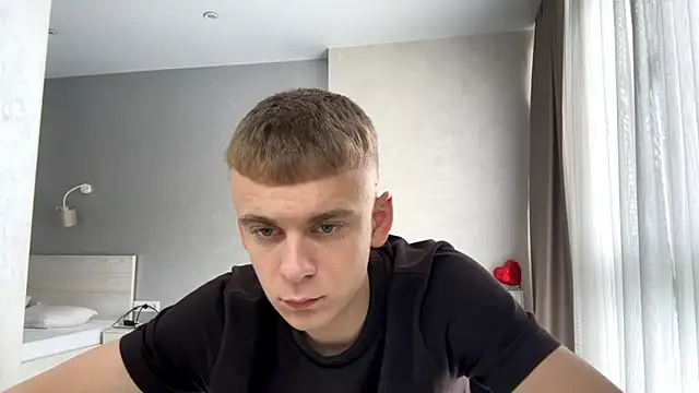 Show modela SoloFury na web-kameri