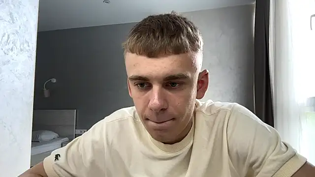 Show modela SoloFury na web-kameri