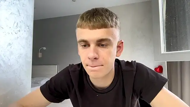 Show modela SoloFury na web-kameri