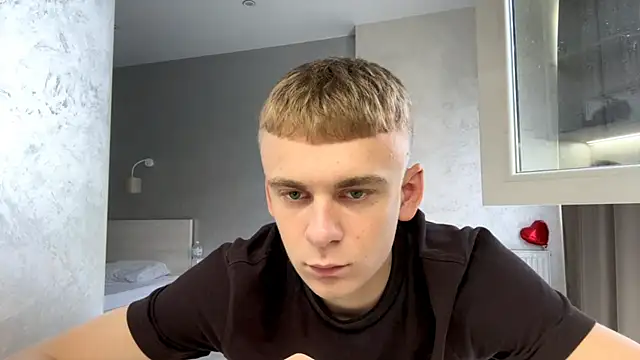 Show modela SoloFury na web-kameri
