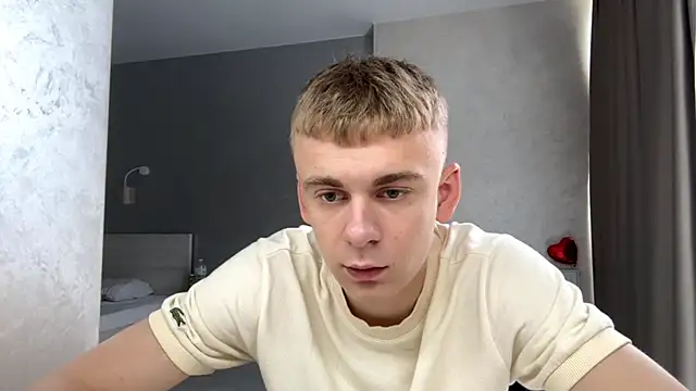 Show modela SoloFury na web-kameri