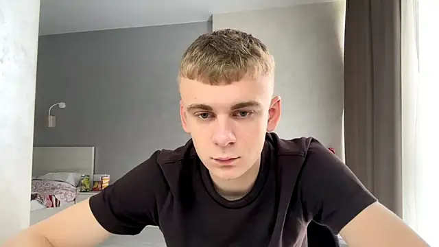Show modela SoloFury na web-kameri