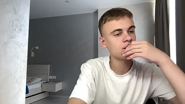 Show modela SoloFury na web-kameri