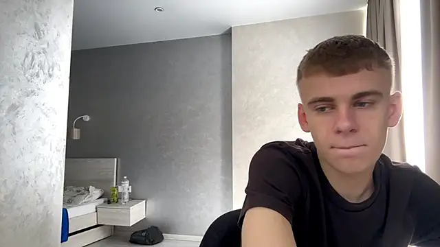 Show modela SoloFury na web-kameri