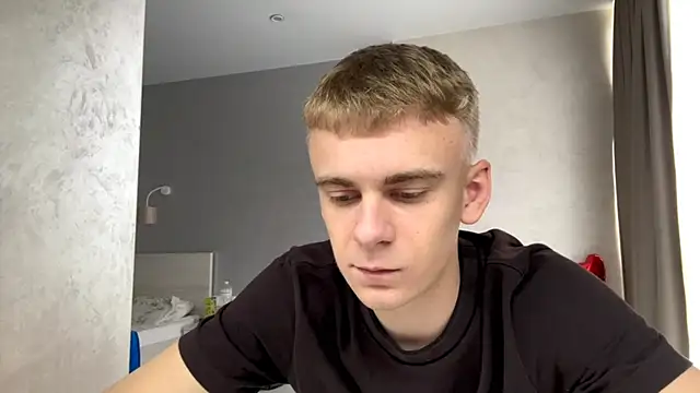 Show modela SoloFury na web-kameri