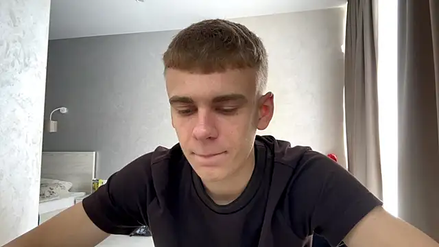 Show modela SoloFury na web-kameri