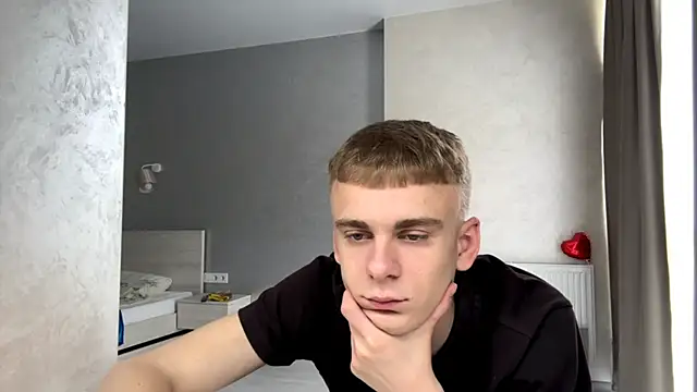 Show modela SoloFury na web-kameri