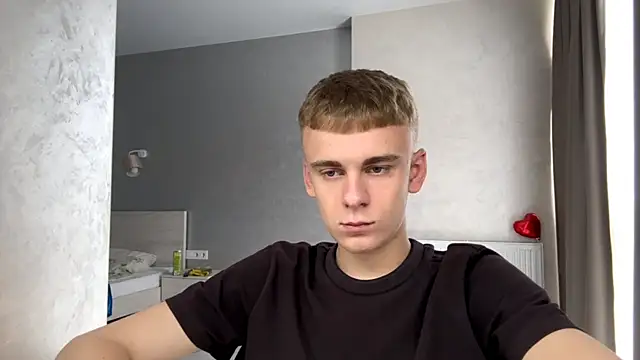 Show modela SoloFury na web-kameri