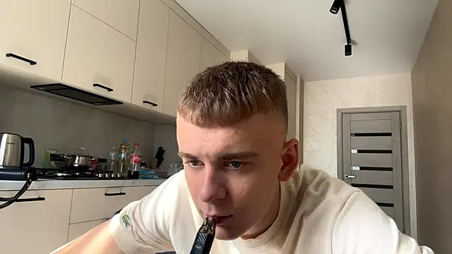 Show modela SoloFury na web-kameri