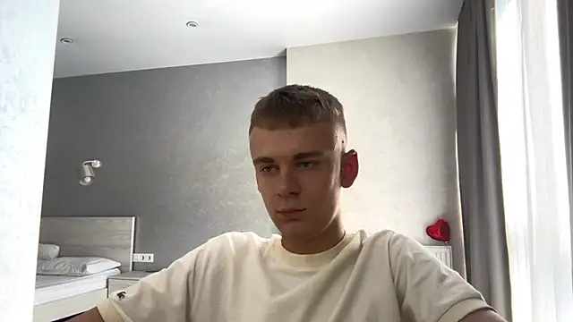 Show modela SoloFury na web-kameri
