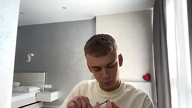 Show modela SoloFury na web-kameri