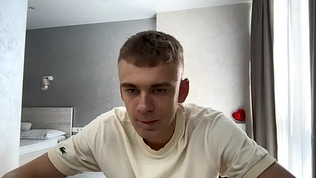 Show modela SoloFury na web-kameri