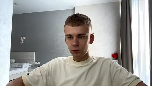 Show modela SoloFury na web-kameri