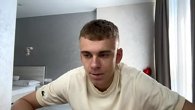 Show modela SoloFury na web-kameri
