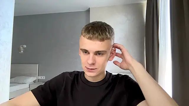Show modela SoloFury na web-kameri