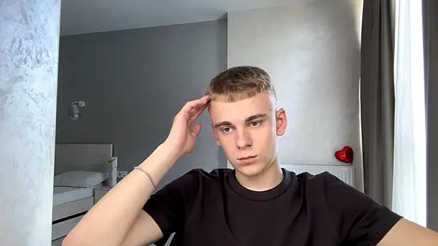 Show modela SoloFury na web-kameri