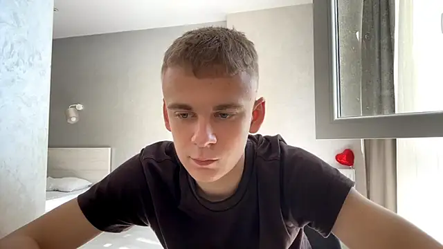 Show modela SoloFury na web-kameri