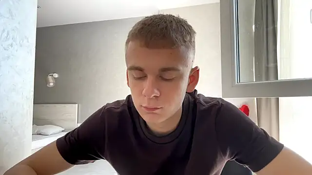 Show modela SoloFury na web-kameri