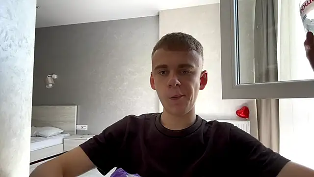 Show modela SoloFury na web-kameri