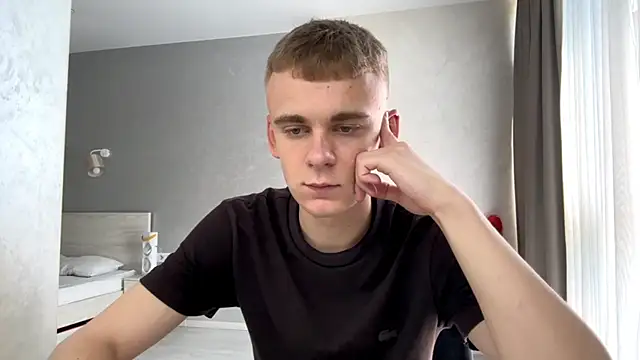Show modela SoloFury na web-kameri