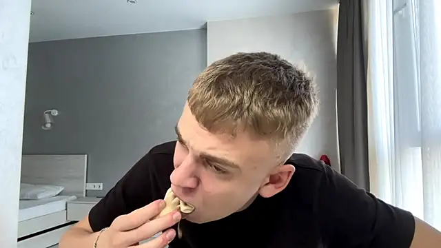 SoloFury Adlı Modelin Canlı XXX Sohbeti