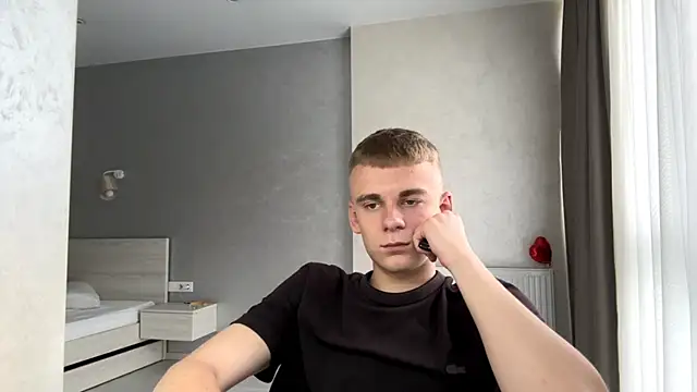 Show modela SoloFury na web-kameri